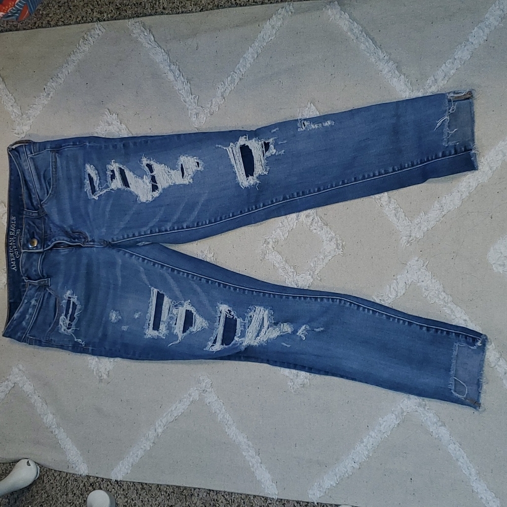 AMERICAN EAGLE distressed skinny jeans